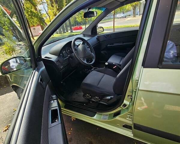 Зеленый Хендай Гетц, объемом двигателя 1.4 л и пробегом 173 тыс. км за 4000 $, фото 3 на Automoto.ua