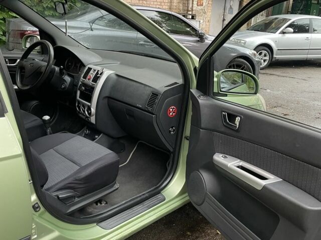 Зеленый Хендай Гетц, объемом двигателя 1.4 л и пробегом 218 тыс. км за 3500 $, фото 5 на Automoto.ua