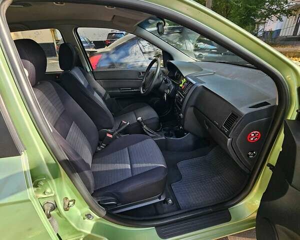 Зеленый Хендай Гетц, объемом двигателя 1.4 л и пробегом 173 тыс. км за 4000 $, фото 5 на Automoto.ua