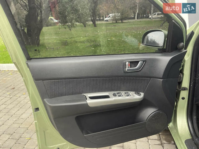 Зеленый Хендай Гетц, объемом двигателя 1.4 л и пробегом 165 тыс. км за 3400 $, фото 15 на Automoto.ua