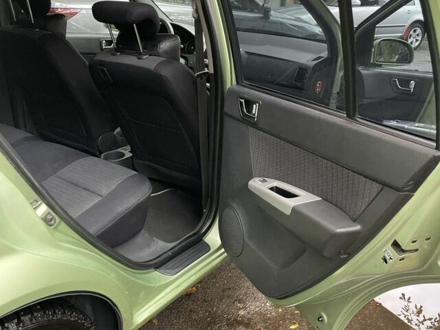 Зеленый Хендай Гетц, объемом двигателя 1.4 л и пробегом 218 тыс. км за 3500 $, фото 6 на Automoto.ua