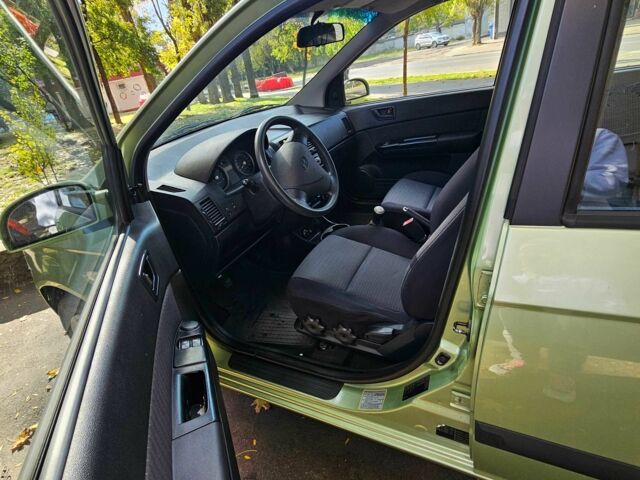 Зеленый Хендай Гетц, объемом двигателя 1.4 л и пробегом 173 тыс. км за 4000 $, фото 4 на Automoto.ua