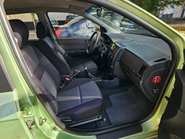 Зеленый Хендай Гетц, объемом двигателя 1.4 л и пробегом 173 тыс. км за 4000 $, фото 6 на Automoto.ua