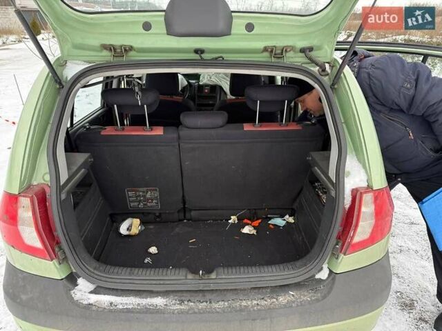 Зеленый Хендай Гетц, объемом двигателя 1.1 л и пробегом 310 тыс. км за 1100 $, фото 5 на Automoto.ua