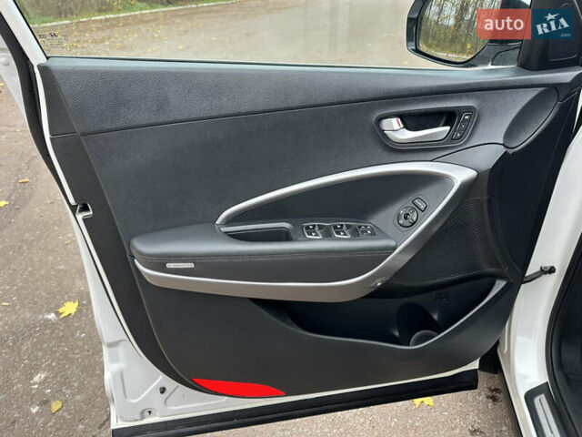 Белый Хендай Гранд Санта Фе, объемом двигателя 2.2 л и пробегом 208 тыс. км за 17700 $, фото 16 на Automoto.ua