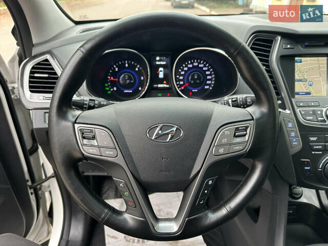 Белый Хендай Гранд Санта Фе, объемом двигателя 2.2 л и пробегом 208 тыс. км за 17700 $, фото 33 на Automoto.ua