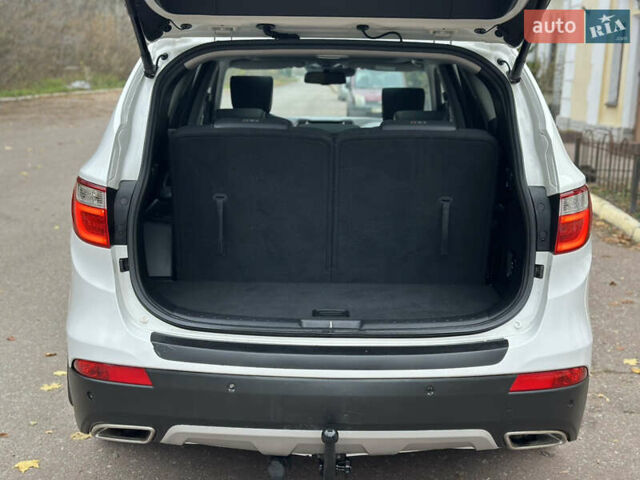 Белый Хендай Гранд Санта Фе, объемом двигателя 2.2 л и пробегом 208 тыс. км за 17700 $, фото 24 на Automoto.ua