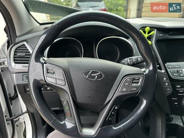 Белый Хендай Гранд Санта Фе, объемом двигателя 2.2 л и пробегом 231 тыс. км за 19197 $, фото 14 на Automoto.ua