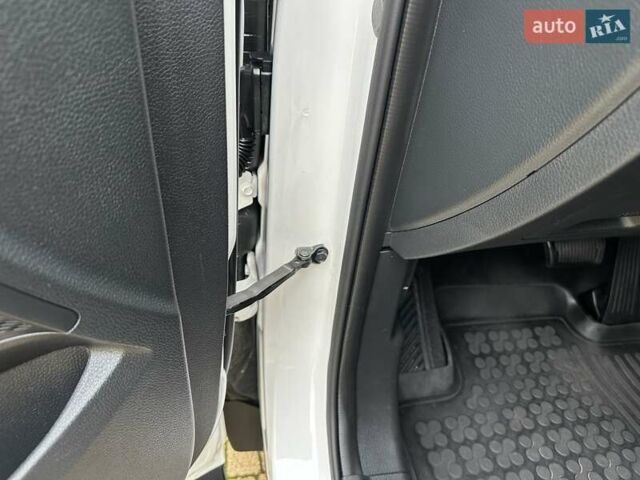 Белый Хендай Гранд Санта Фе, объемом двигателя 2.2 л и пробегом 231 тыс. км за 19197 $, фото 145 на Automoto.ua