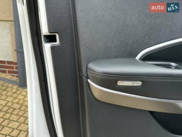 Белый Хендай Гранд Санта Фе, объемом двигателя 2.2 л и пробегом 231 тыс. км за 19197 $, фото 146 на Automoto.ua