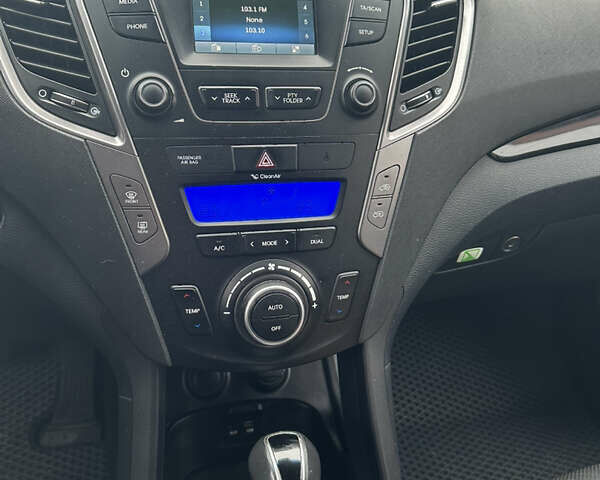 Белый Хендай Гранд Санта Фе, объемом двигателя 2.2 л и пробегом 187 тыс. км за 19800 $, фото 11 на Automoto.ua