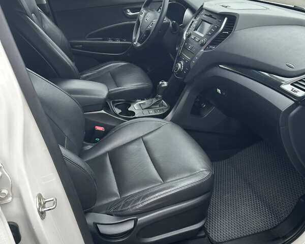 Белый Хендай Гранд Санта Фе, объемом двигателя 2.2 л и пробегом 187 тыс. км за 19800 $, фото 4 на Automoto.ua