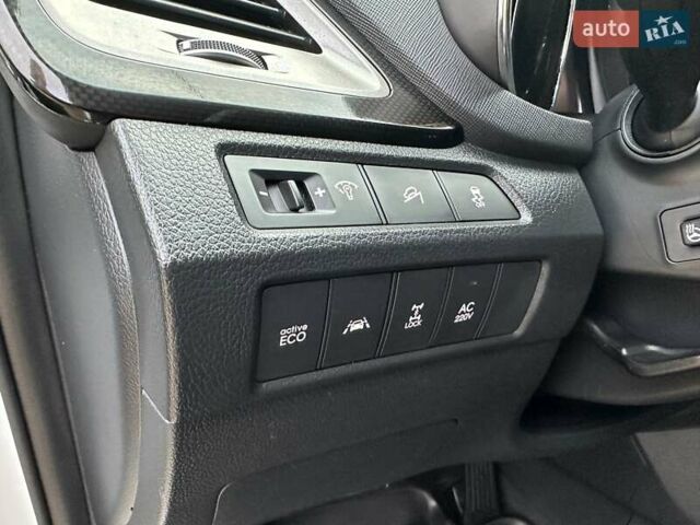 Белый Хендай Гранд Санта Фе, объемом двигателя 2.2 л и пробегом 231 тыс. км за 19197 $, фото 8 на Automoto.ua