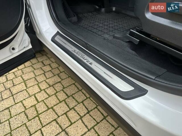 Белый Хендай Гранд Санта Фе, объемом двигателя 2.2 л и пробегом 231 тыс. км за 19197 $, фото 3 на Automoto.ua