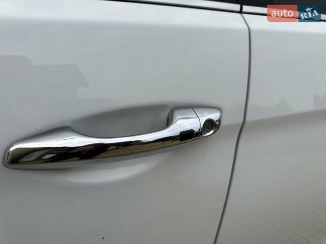 Белый Хендай Гранд Санта Фе, объемом двигателя 2.2 л и пробегом 231 тыс. км за 19197 $, фото 113 на Automoto.ua