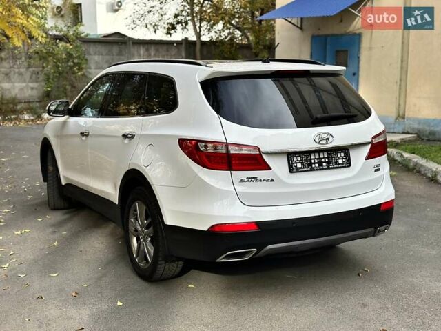Белый Хендай Гранд Санта Фе, объемом двигателя 2.2 л и пробегом 218 тыс. км за 18500 $, фото 1 на Automoto.ua