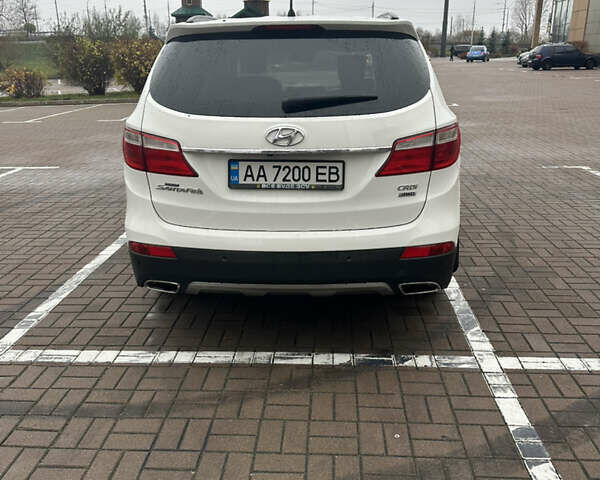 Белый Хендай Гранд Санта Фе, объемом двигателя 2.2 л и пробегом 187 тыс. км за 19800 $, фото 3 на Automoto.ua