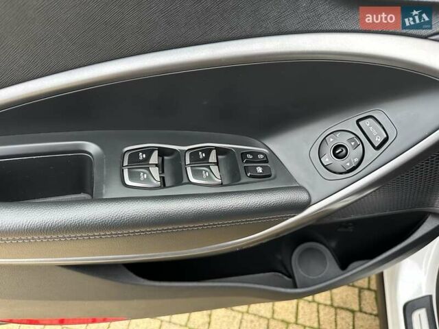 Белый Хендай Гранд Санта Фе, объемом двигателя 2.2 л и пробегом 231 тыс. км за 19197 $, фото 142 на Automoto.ua