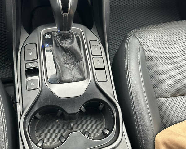 Белый Хендай Гранд Санта Фе, объемом двигателя 2.2 л и пробегом 187 тыс. км за 19800 $, фото 13 на Automoto.ua