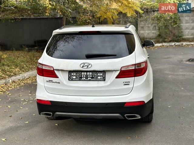 Белый Хендай Гранд Санта Фе, объемом двигателя 2.2 л и пробегом 218 тыс. км за 18500 $, фото 4 на Automoto.ua