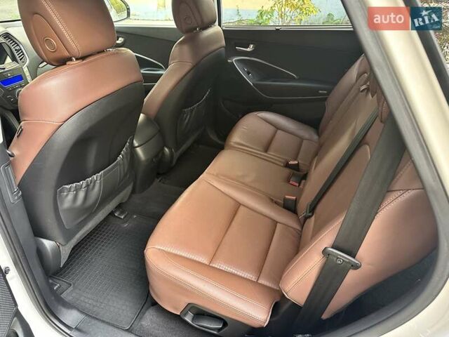 Белый Хендай Гранд Санта Фе, объемом двигателя 2.2 л и пробегом 218 тыс. км за 18500 $, фото 5 на Automoto.ua