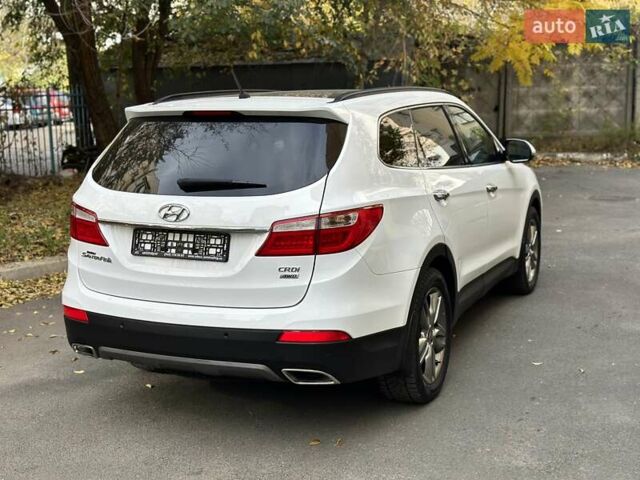 Белый Хендай Гранд Санта Фе, объемом двигателя 2.2 л и пробегом 218 тыс. км за 18500 $, фото 3 на Automoto.ua