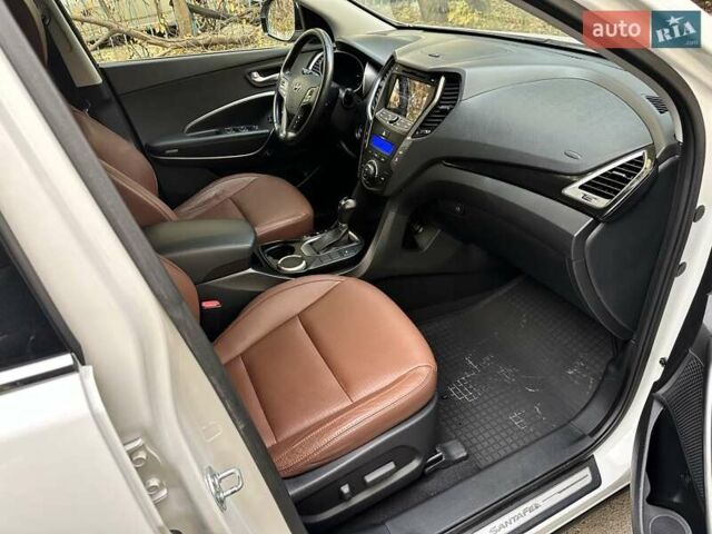 Белый Хендай Гранд Санта Фе, объемом двигателя 2.2 л и пробегом 218 тыс. км за 18500 $, фото 6 на Automoto.ua