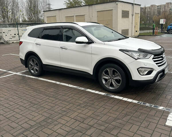 Белый Хендай Гранд Санта Фе, объемом двигателя 2.2 л и пробегом 187 тыс. км за 19800 $, фото 2 на Automoto.ua