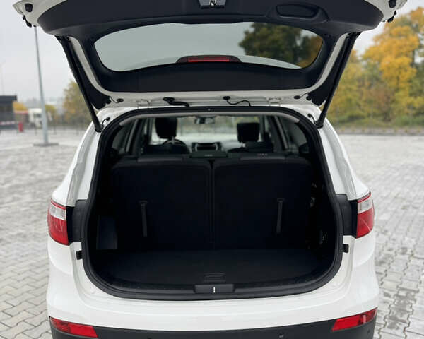 Белый Хендай Гранд Санта Фе, объемом двигателя 2.2 л и пробегом 149 тыс. км за 20777 $, фото 19 на Automoto.ua