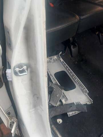 Белый Хендай Гранд Санта Фе, объемом двигателя 2.2 л и пробегом 246 тыс. км за 5000 $, фото 13 на Automoto.ua