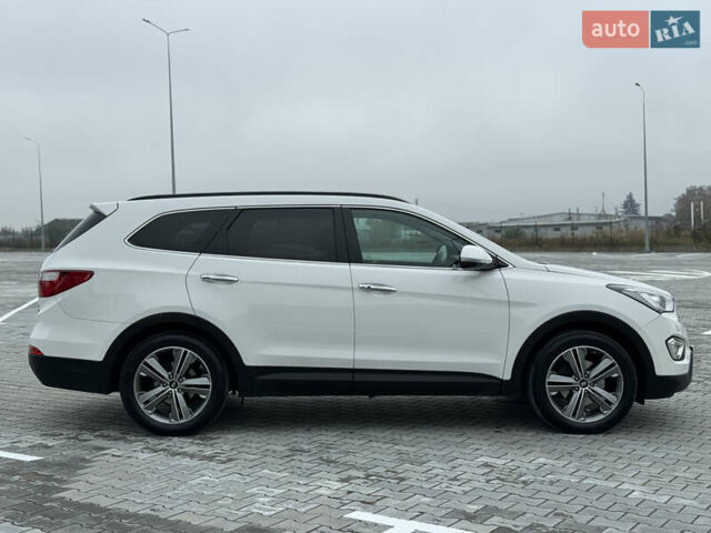 Белый Хендай Гранд Санта Фе, объемом двигателя 2.2 л и пробегом 149 тыс. км за 20777 $, фото 3 на Automoto.ua