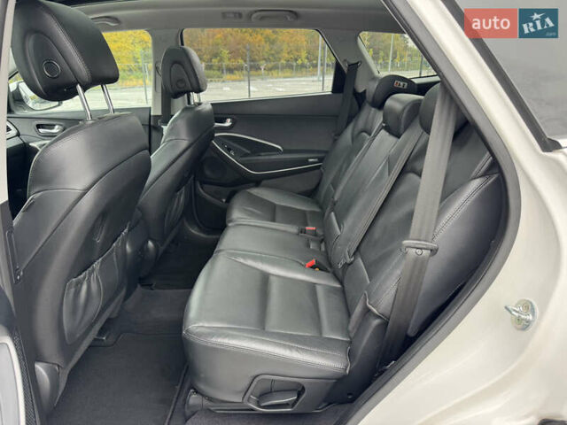 Белый Хендай Гранд Санта Фе, объемом двигателя 2.2 л и пробегом 149 тыс. км за 20777 $, фото 18 на Automoto.ua