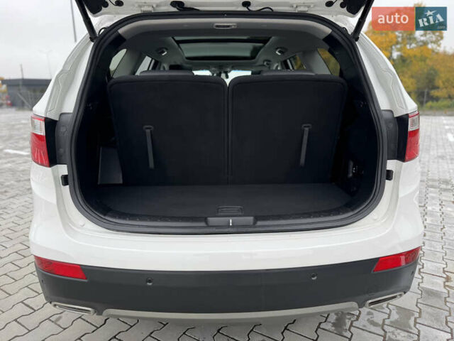 Белый Хендай Гранд Санта Фе, объемом двигателя 2.2 л и пробегом 149 тыс. км за 20777 $, фото 20 на Automoto.ua