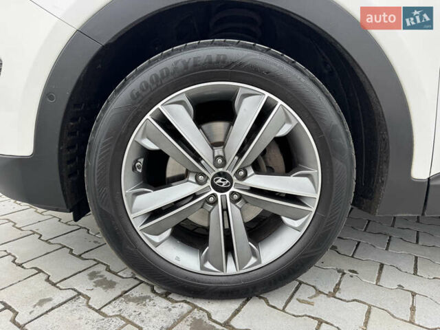 Белый Хендай Гранд Санта Фе, объемом двигателя 2.2 л и пробегом 149 тыс. км за 20777 $, фото 11 на Automoto.ua