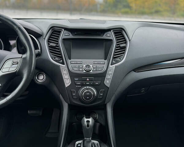 Белый Хендай Гранд Санта Фе, объемом двигателя 2.2 л и пробегом 149 тыс. км за 20777 $, фото 33 на Automoto.ua