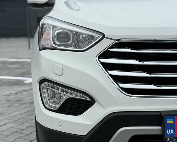 Белый Хендай Гранд Санта Фе, объемом двигателя 2.2 л и пробегом 149 тыс. км за 20777 $, фото 9 на Automoto.ua