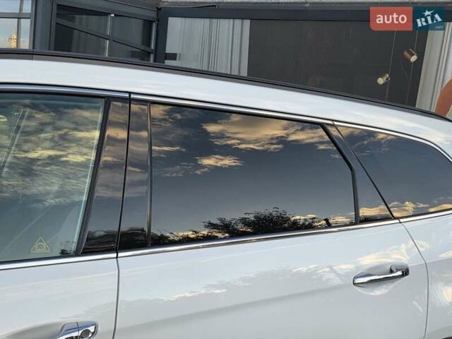 Белый Хендай Гранд Санта Фе, объемом двигателя 2.2 л и пробегом 118 тыс. км за 26950 $, фото 30 на Automoto.ua