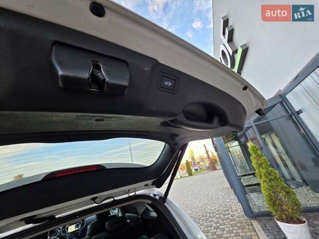 Белый Хендай Гранд Санта Фе, объемом двигателя 2.2 л и пробегом 118 тыс. км за 26950 $, фото 83 на Automoto.ua