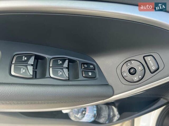 Белый Хендай Гранд Санта Фе, объемом двигателя 2.2 л и пробегом 124 тыс. км за 32580 $, фото 26 на Automoto.ua