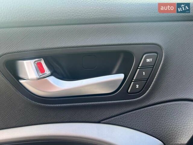 Белый Хендай Гранд Санта Фе, объемом двигателя 2.2 л и пробегом 124 тыс. км за 32580 $, фото 27 на Automoto.ua