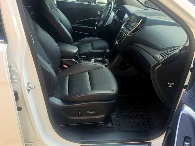 Белый Хендай Гранд Санта Фе, объемом двигателя 2.2 л и пробегом 124 тыс. км за 35000 $, фото 9 на Automoto.ua