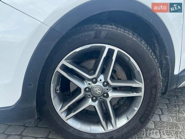 Белый Хендай Гранд Санта Фе, объемом двигателя 2.2 л и пробегом 124 тыс. км за 32580 $, фото 2 на Automoto.ua