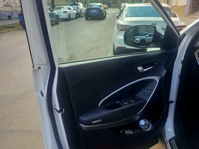 Белый Хендай Гранд Санта Фе, объемом двигателя 2.2 л и пробегом 124 тыс. км за 35000 $, фото 3 на Automoto.ua