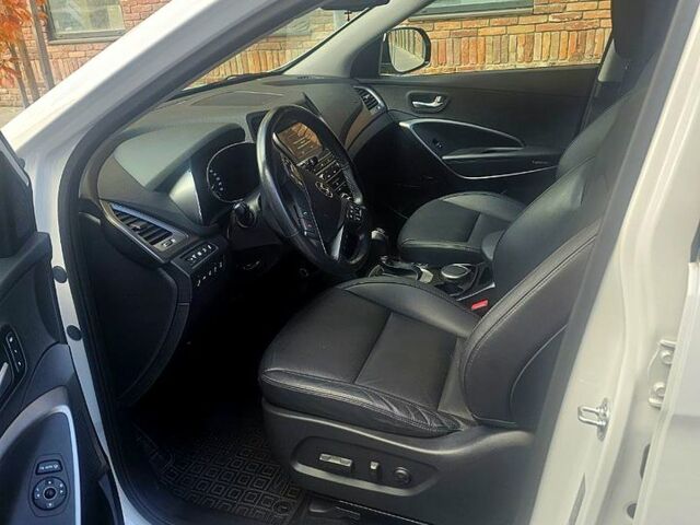 Белый Хендай Гранд Санта Фе, объемом двигателя 2.2 л и пробегом 124 тыс. км за 35000 $, фото 4 на Automoto.ua