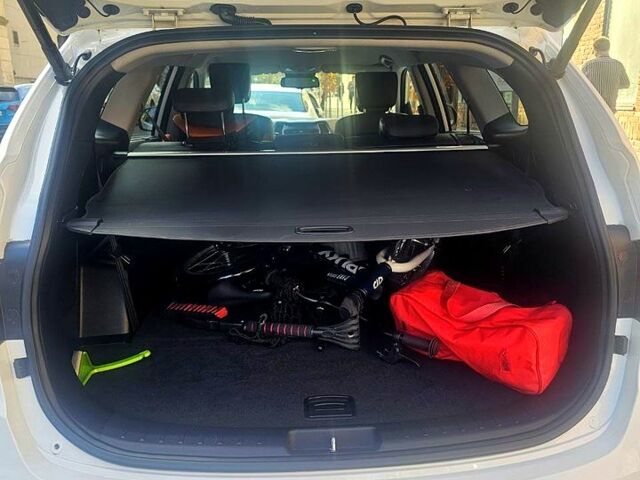 Белый Хендай Гранд Санта Фе, объемом двигателя 2.2 л и пробегом 124 тыс. км за 35000 $, фото 8 на Automoto.ua