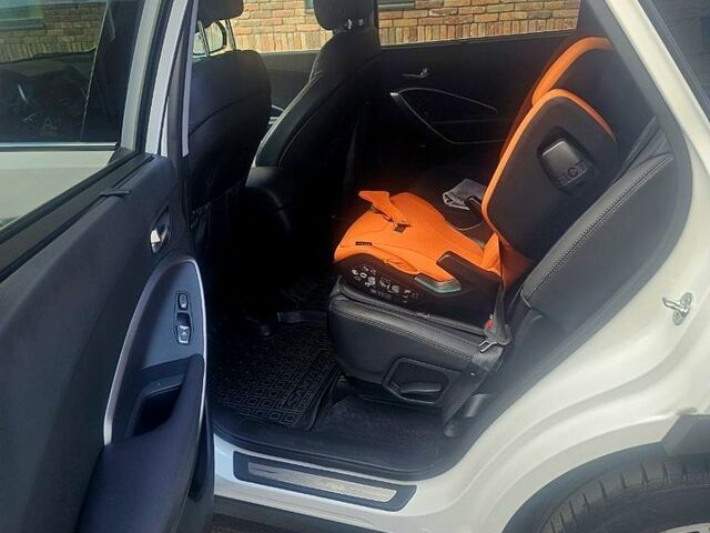 Белый Хендай Гранд Санта Фе, объемом двигателя 2.2 л и пробегом 124 тыс. км за 35000 $, фото 5 на Automoto.ua