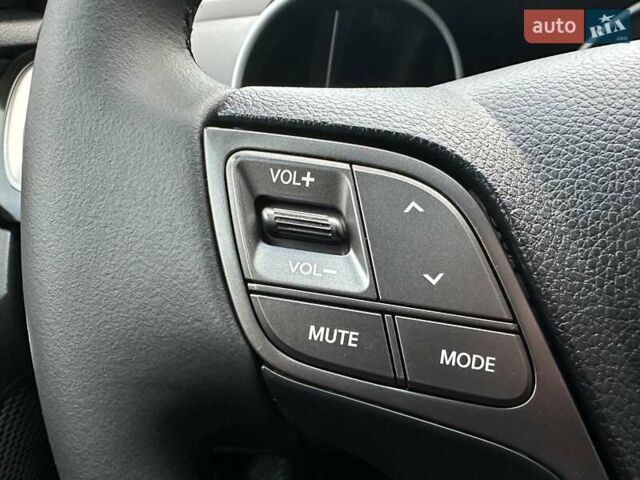 Черный Хендай Гранд Санта Фе, объемом двигателя 2.2 л и пробегом 215 тыс. км за 18999 $, фото 145 на Automoto.ua