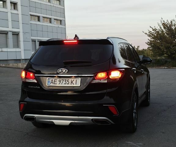 Чорний Хендай Гранд Санта Фє, об'ємом двигуна 0 л та пробігом 85 тис. км за 17100 $, фото 4 на Automoto.ua