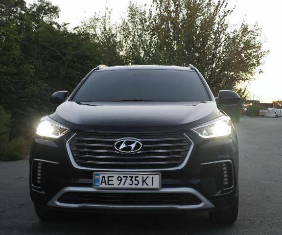 Чорний Хендай Гранд Санта Фє, об'ємом двигуна 0 л та пробігом 85 тис. км за 17100 $, фото 2 на Automoto.ua