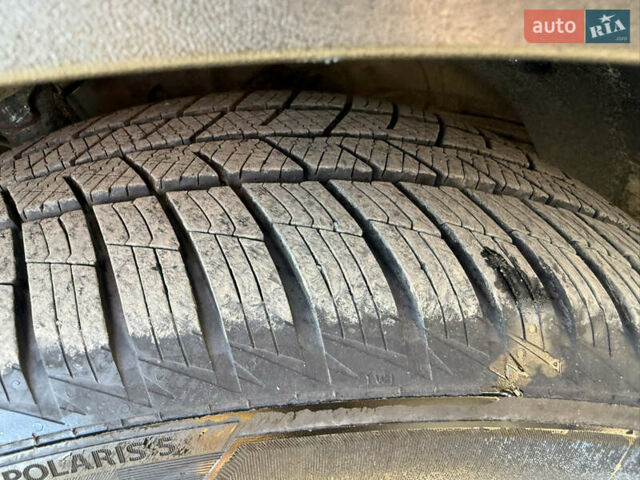 Сірий Хендай Гранд Санта Фє, об'ємом двигуна 2.2 л та пробігом 173 тис. км за 20900 $, фото 15 на Automoto.ua